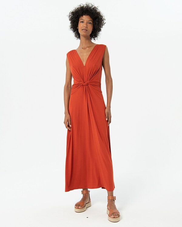 Vestido largo con nudo fruncido delantero teja SURKANA
