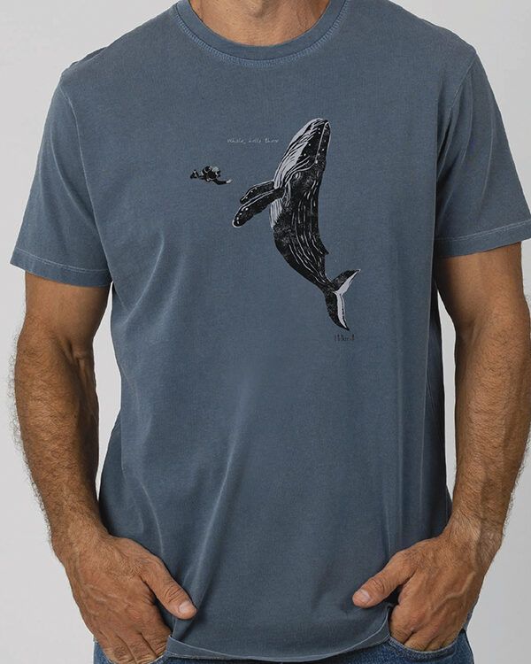 Camiseta HELLO BALLENA Azul Noche  LA NANSA