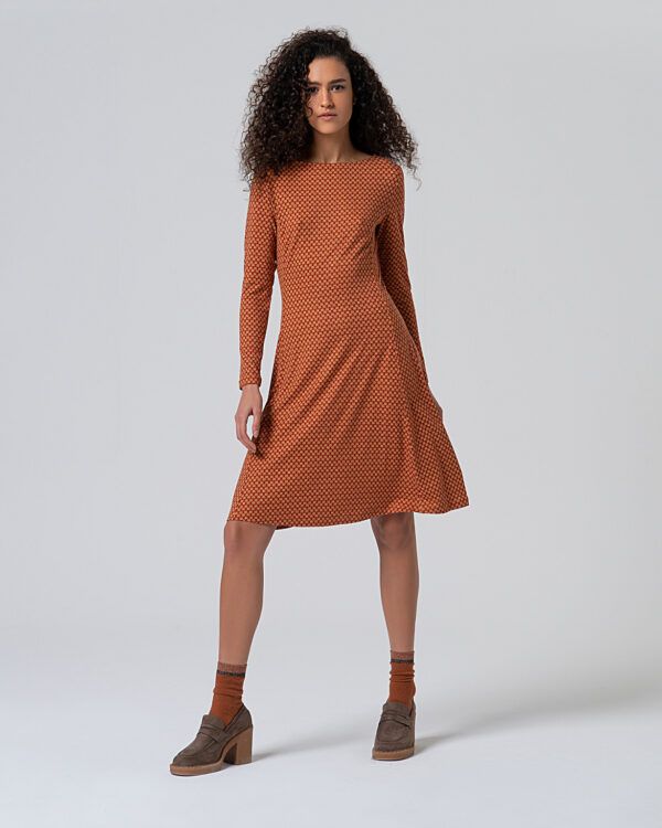 Vestido escote barco entallado y falda con vuelo Toffee  SURKANA