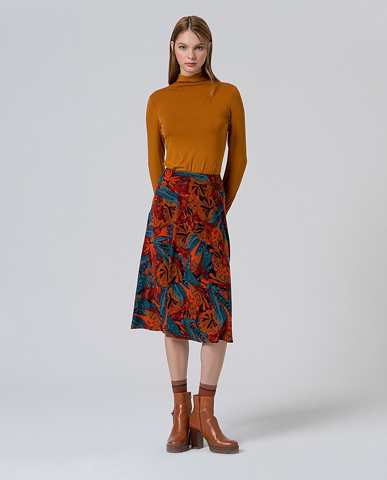 Falda midi con vuelo Teja SURKANA