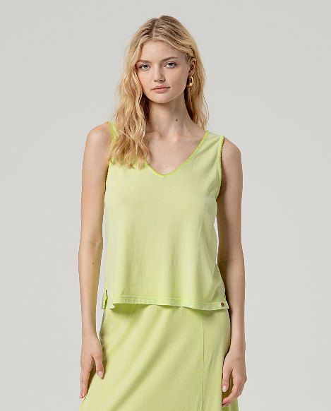 Top de tirantes escote pico Verde  SURKANA