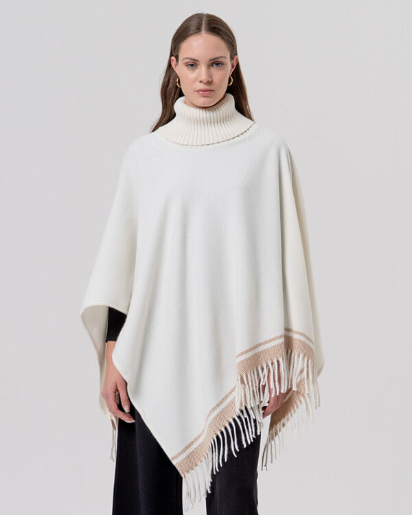 Poncho con cuello de punto y flecos Crudo    SURKANA